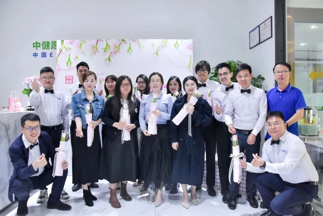 中健女神節 _ 願你一如既往，眼裡(lǐ)有光；一生可愛，一生被愛